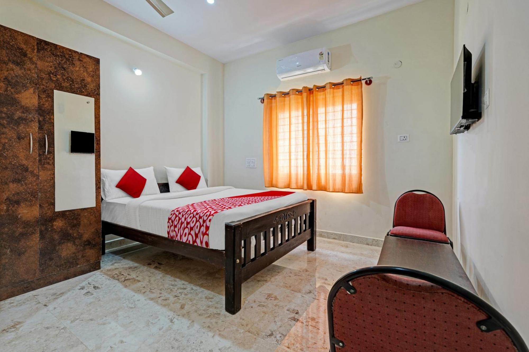 Hotel O Sri Chowdeshwari Boarding And Lodging Tavarikere ภายนอก รูปภาพ