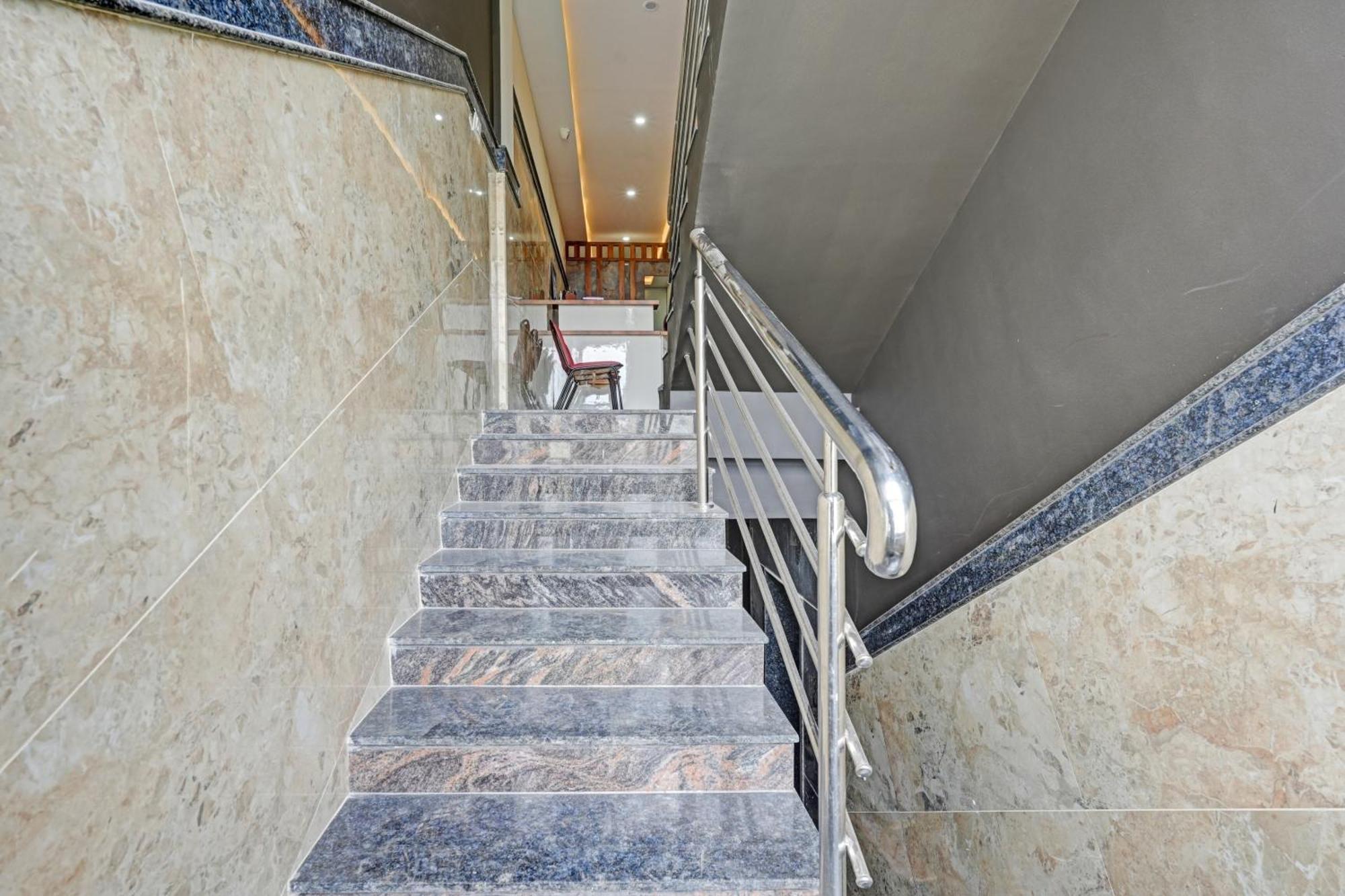 Hotel O Sri Chowdeshwari Boarding And Lodging Tavarikere ภายนอก รูปภาพ