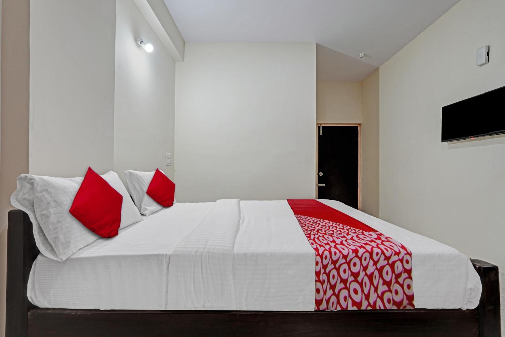 Hotel O Sri Chowdeshwari Boarding And Lodging Tavarikere ภายนอก รูปภาพ