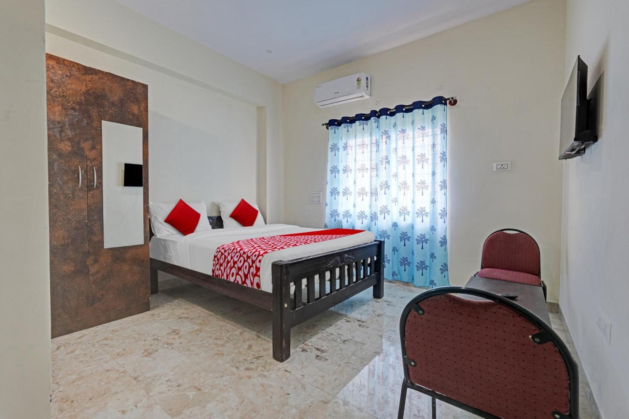 Hotel O Sri Chowdeshwari Boarding And Lodging Tavarikere ภายนอก รูปภาพ