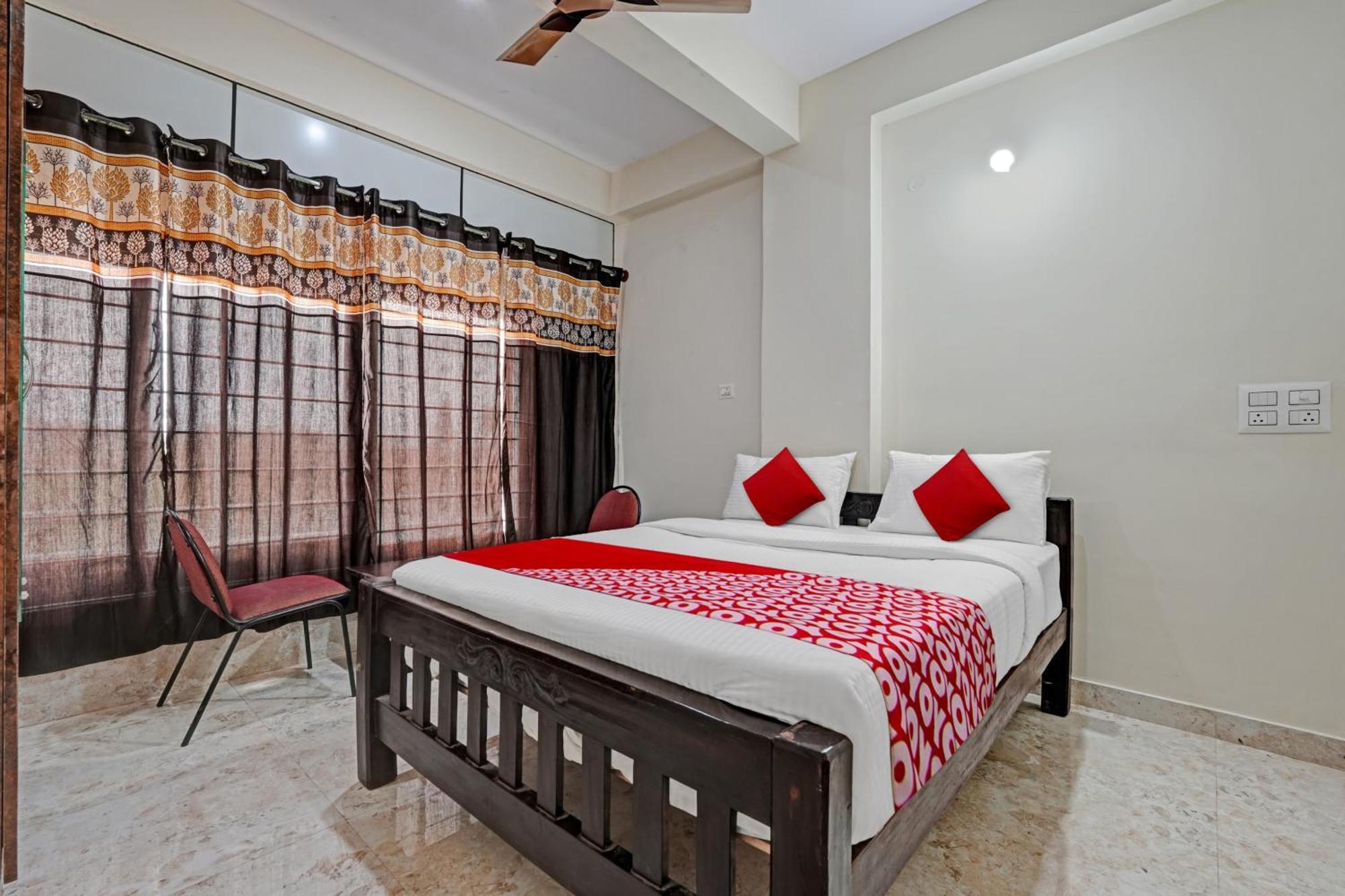 Hotel O Sri Chowdeshwari Boarding And Lodging Tavarikere ภายนอก รูปภาพ